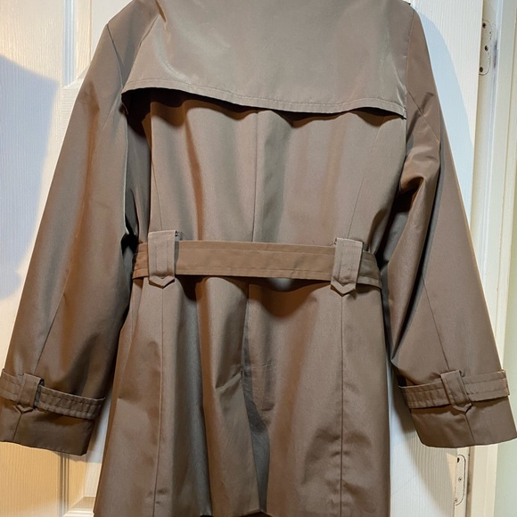 Belted Calvin Klein trench coat.  Tan.  Great shape. - Picture 6 of 14